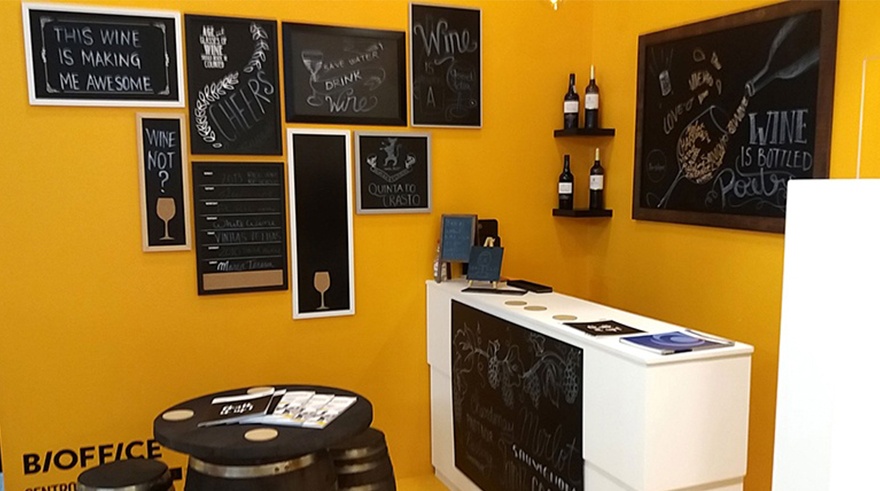 chalkboard-blackboard-wine-cellar-bar-tastings-chalk-it-up-insights-xchalk-menus-chalk-art-wine-bar